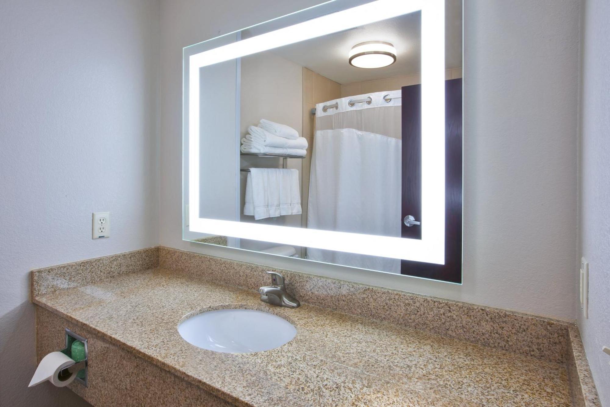 Holiday Inn Express Niles By Ihg Buitenkant foto